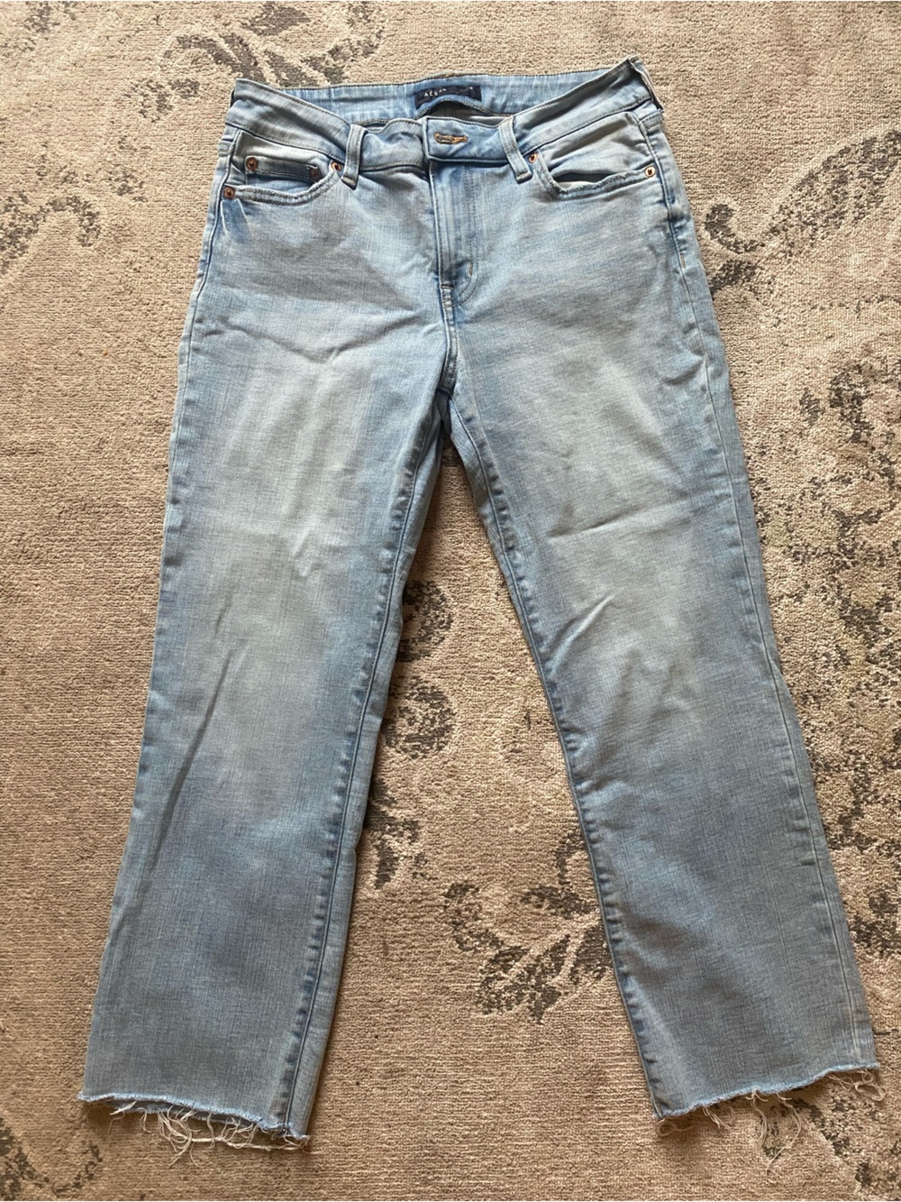 Aeropostale Women’s Light Blue Mid Rise Kick Crop Jean Size 6